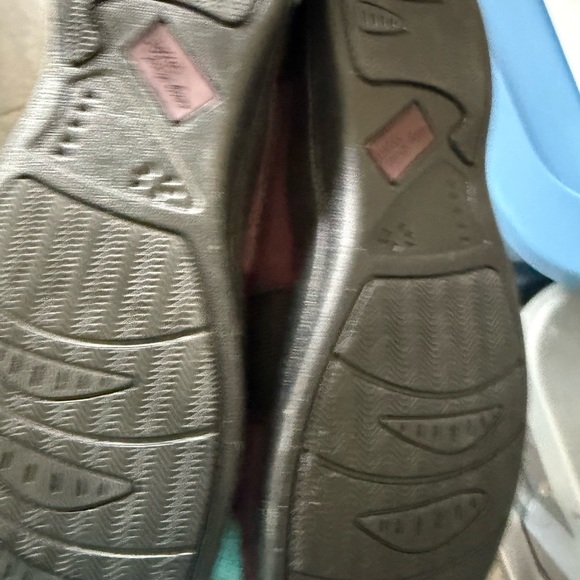 Easy Spirit Women's Maroon Slip-On Shoes - Picture 6 of 7